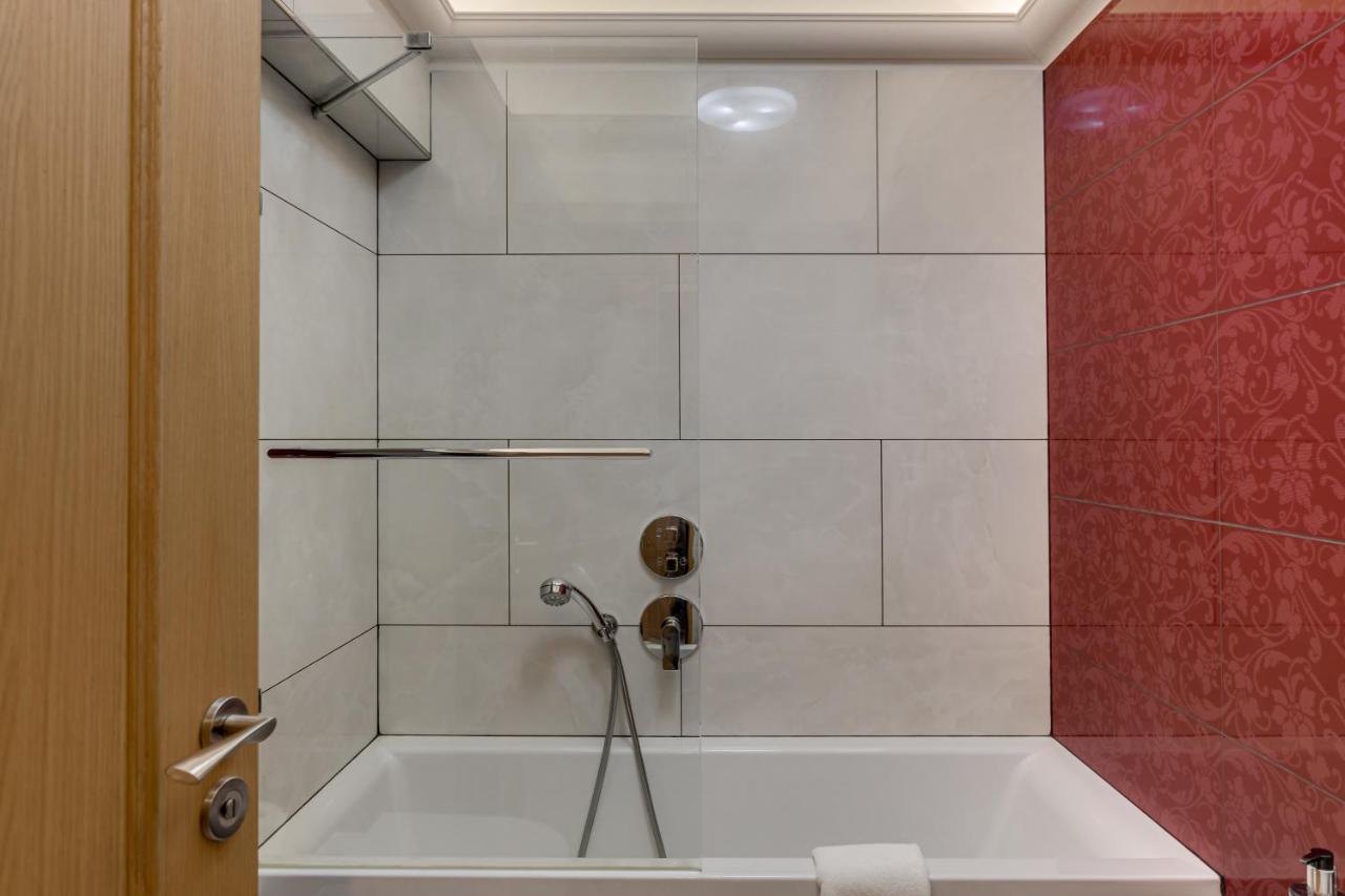 Louren Charles Bridge Aparthotel 4*