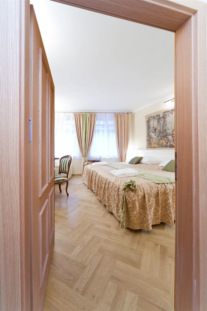 Louren - The Bridge Apart Otel Prag